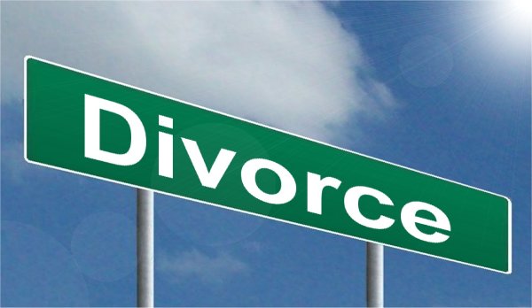 Divorce - Free of Charge Creative Commons Highway sign image